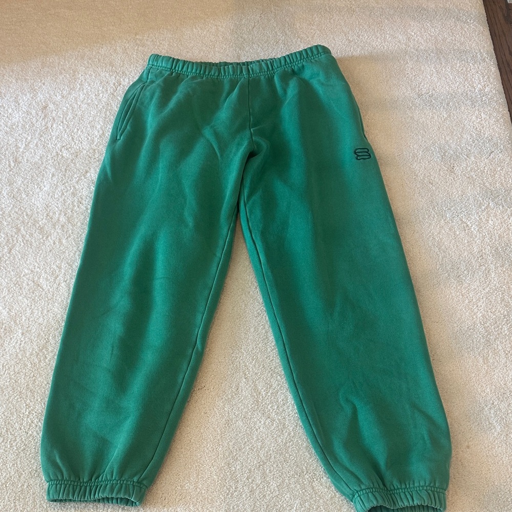 Aritzia green sweatpants